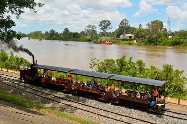 locomotiva a vapore mary ann a maryborough, qld - australia people antique old fashioned foto e immagini stock