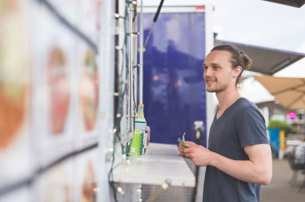 istock Food Cart Customers 937236592