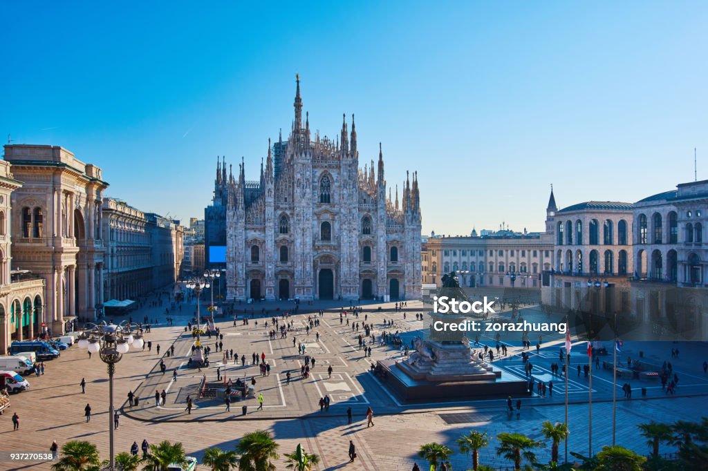 Milano Piazza Del Duomo al Mattino, Milano, Italia - Foto stock royalty-free di Milano