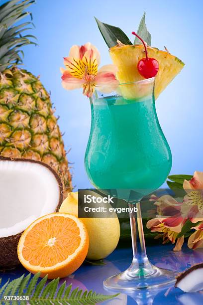 Foto de Mais Populares Coquetéis Seriesblue Hawaiian e mais fotos de stock de Abacaxi - Abacaxi, Bebida, Bebida alcoólica