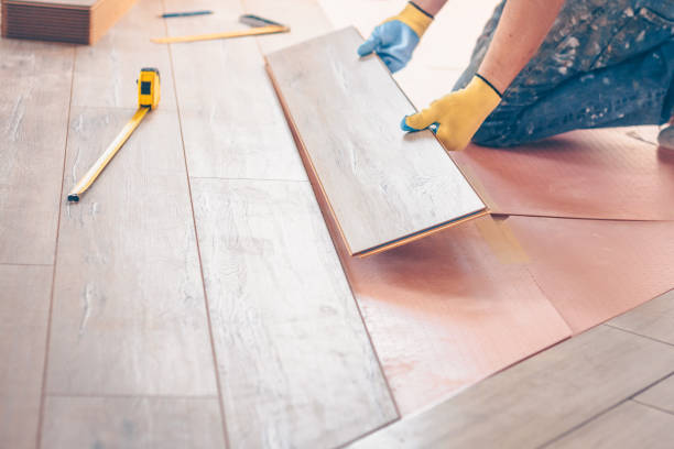 istock Worker professionally installs floor boards 937349686