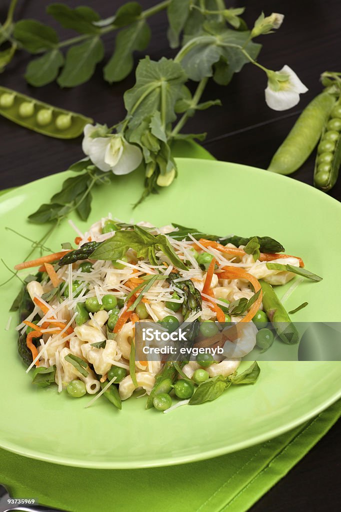 Вегетарианская паста - Стоковые фото Базилик роялти-фри