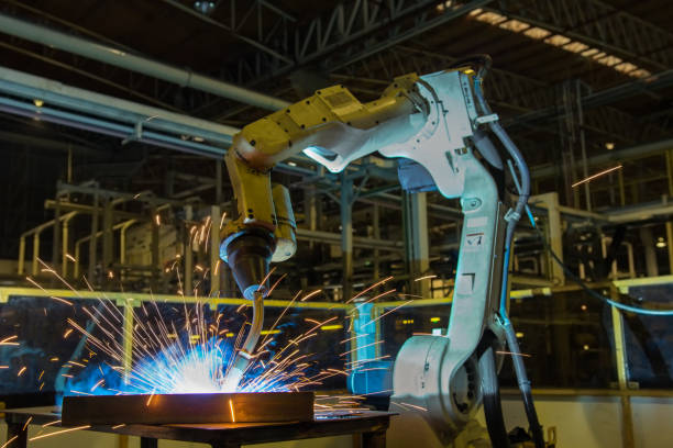 robot industriale in fabbrica di automobili è parte di assemblaggio di saldatura - single line metal industry construction foto e immagini stock