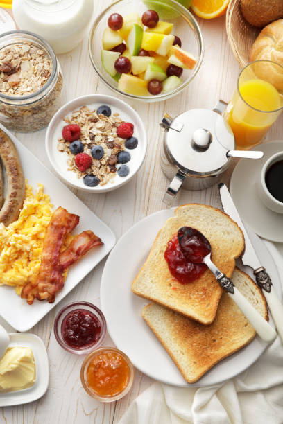 朝食:朝食テーブル静物 - breakfast bacon eggs toast ストックフォトと画像