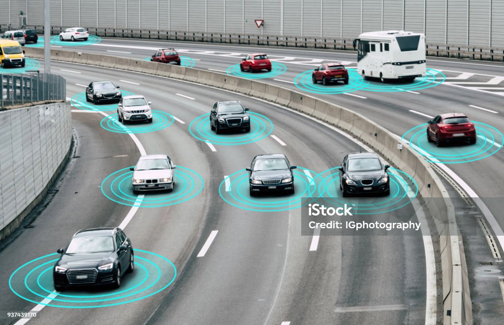 Voitures autonomes sur route - Photo de Voiture libre de droits