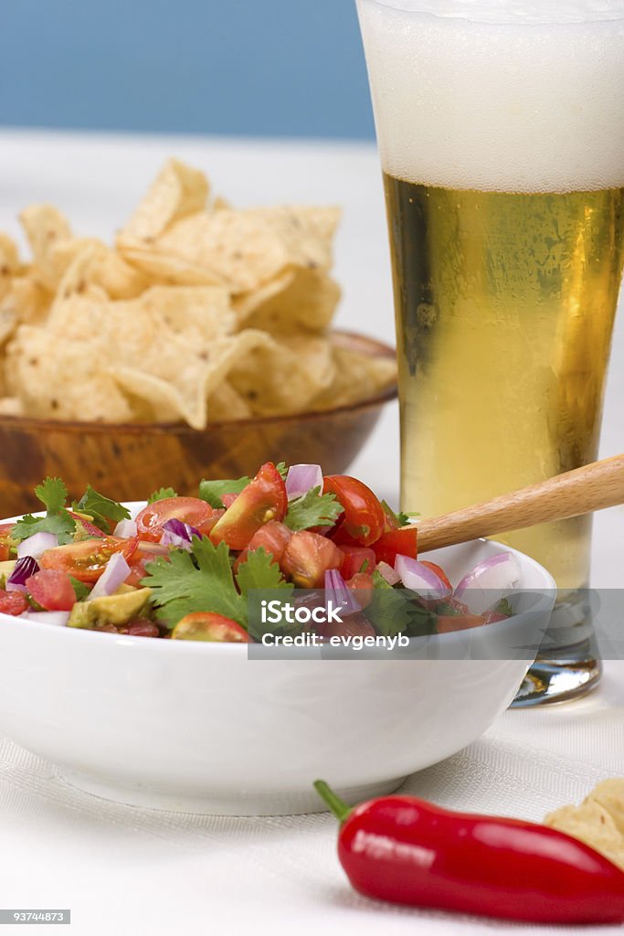 Sauce salsa et chips de maïs - Photo de Alcool libre de droits