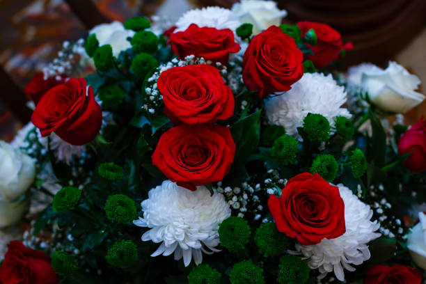 istock bouquet of roses and chrysanthemums 937476500