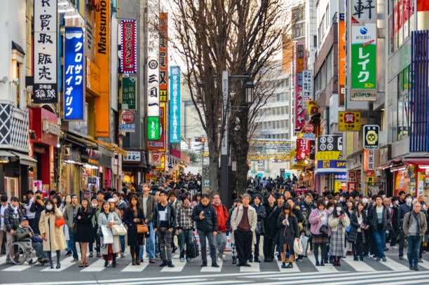 istock Crowded daytime street scene in Tokyo, Japan 937536230