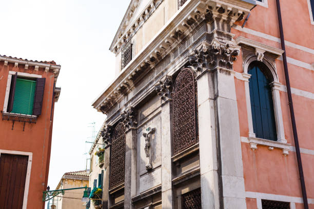 beautiful decorative building facade in venice, italy - cityscape venice italy italian culture italy imagens e fotografias de stock