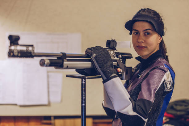 istock Young woman rifle shooter 937543098