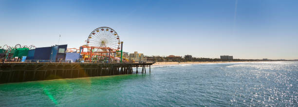 muelle de santa mónica california estados unidos - santa monica pier beach panoramic santa monica fotografías e imágenes de stock