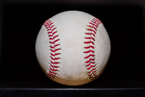 вид бейсбола с черным фоном - главная бейсбольная лига стоковые фото и изображения