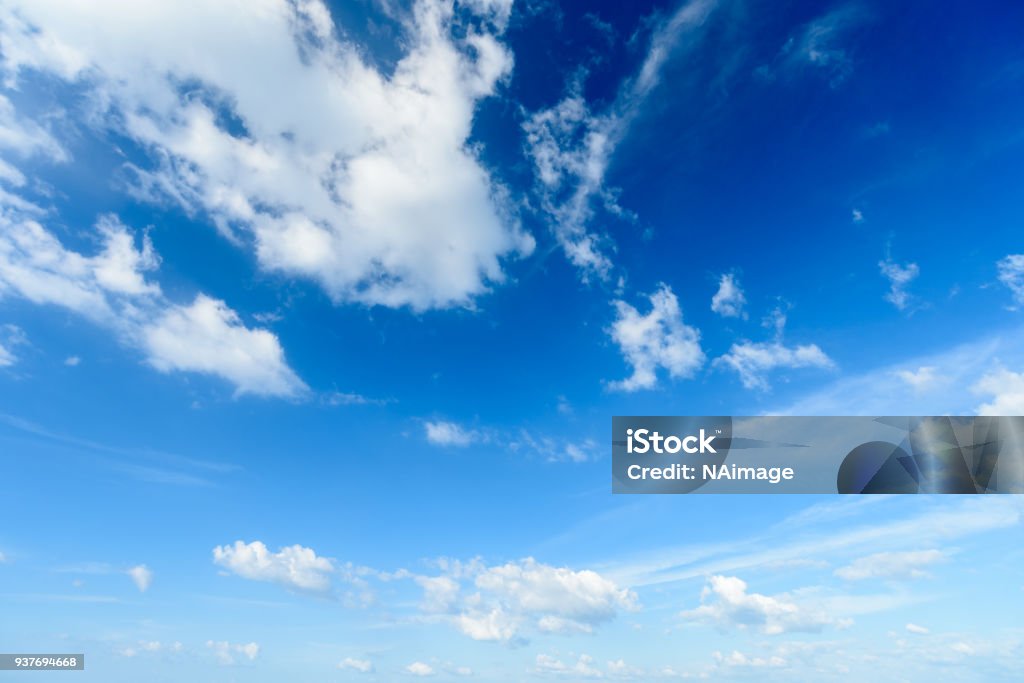Cielo azul con nubes, cielo de verano, Fondo de la naturaleza - Foto de stock de Cielo libre de derechos