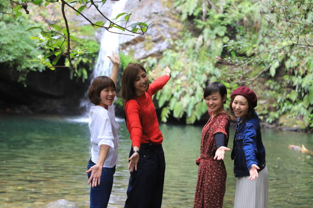 istock Commemorative photo with friends 937749946