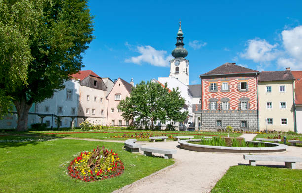 public garden called „burggarten“ located in heart of the city wels - austria - áustria alta imagens e fotografias de stock