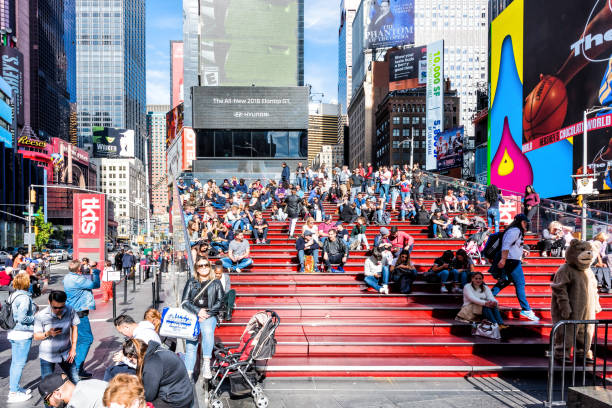 Seaboard Åbent travl Manhattan Nyc Buildings Of Midtown Times Square Broadway Avenue Road Duffy  Square With Many Crowd People Sitting On Benches Bleachers Stairs Stock  Photo - Download Image Now - iStock