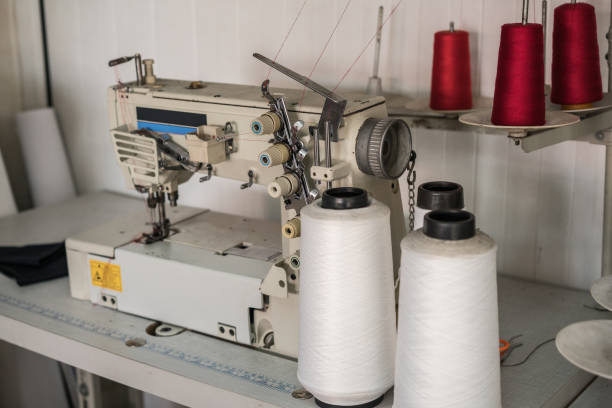 Sewing machine and thread rolls Sewing machine and thread rolls sewing thread rolled up creation stock pictures, royalty-free photos & images