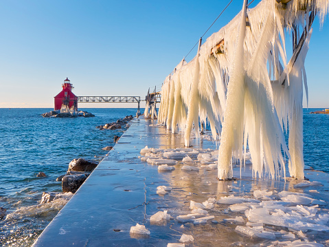 Sturgeon Bay North Pierhead Lighthouse looking tiny beside huge icicles