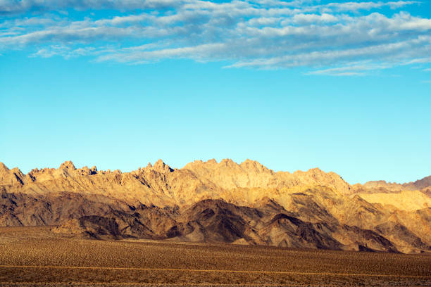 istock Pinto Mountains in the Mojave Desert 937880768