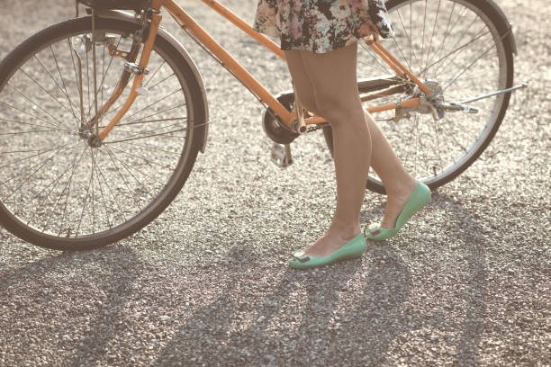 istock Japanese woman with retro style bicycle 937895958
