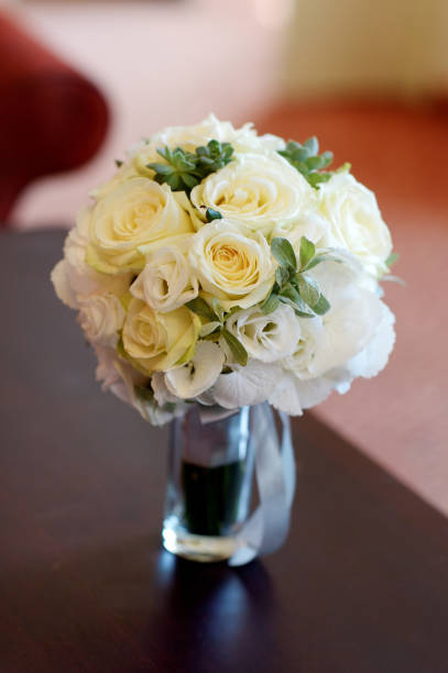 istock Beautiful wedding bouquet 937933854