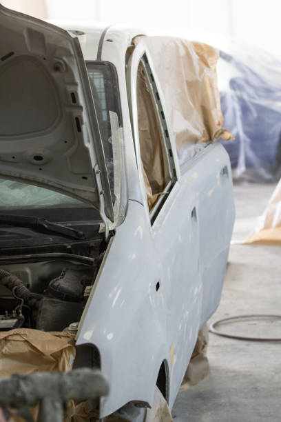 istock Car repair jobs 937953344