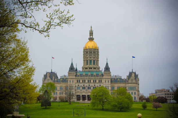 Connecticut State Capitol Park Side View Connecticut State Capitol Park Side View american hartford gold reviews us stock pictures, royalty-free photos & images