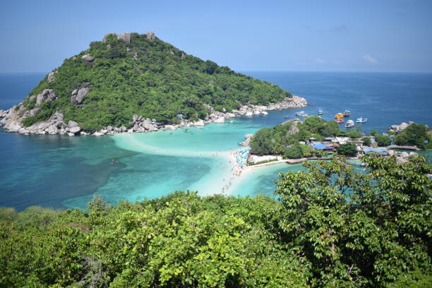 istock Koh tao 3 islands connected by sand 938079380
