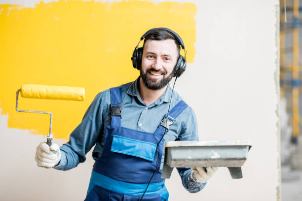 istock Painter listening to the music during the work 938088124
