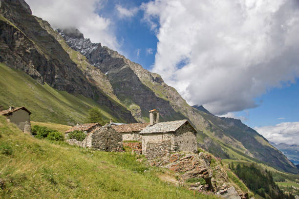 istock mountain village in the Gran Paradiso area 938096232