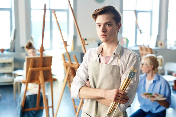 istock Contemporary artist 938119454