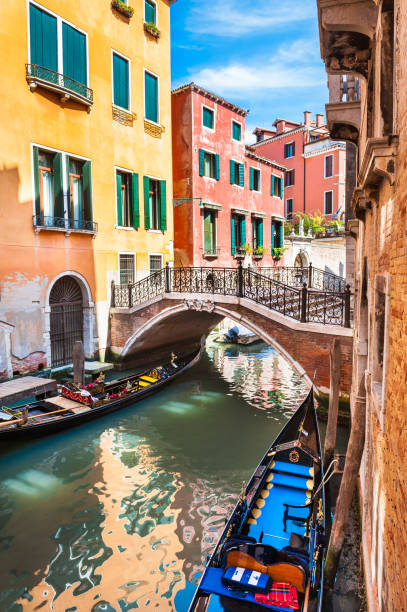canale panoramico a venezia, italia. - canal sea journey romance foto e immagini stock