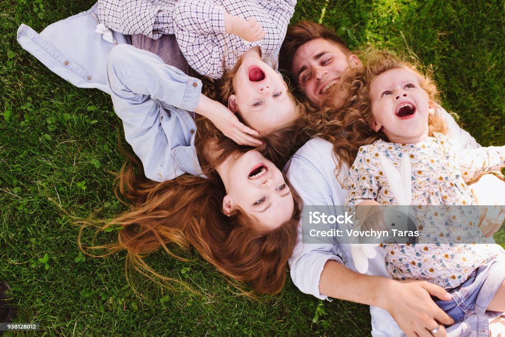 Happy young family verbringen Zeit zusammen - Lizenzfrei Familie Stock-Foto
