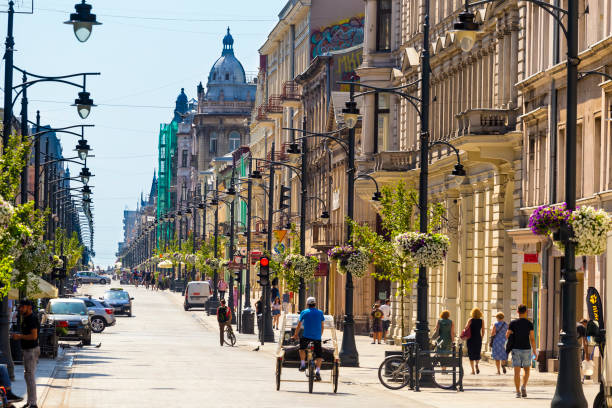 via piotrkowska a lodz, polonia - lodz foto e immagini stock