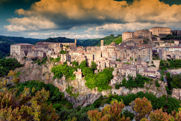 istock Village of Sorano 938162186