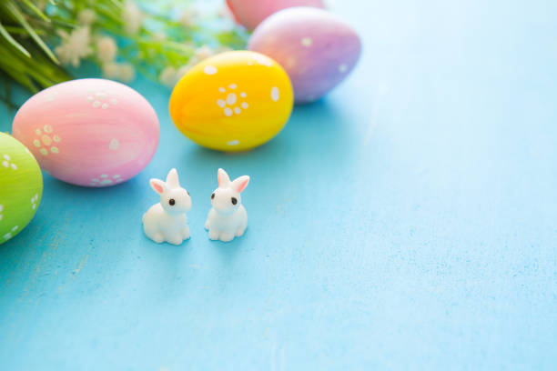 istock Colorful easter egg on blue pastel color wood background 938165820