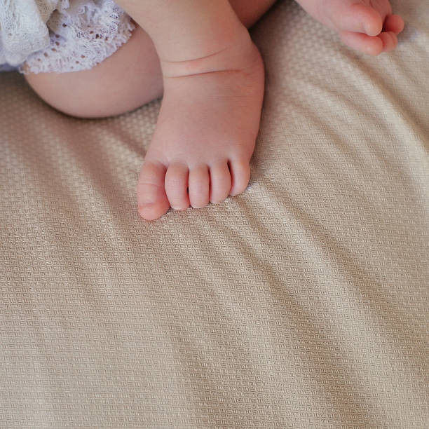 istock Newborn baby feet 938171180