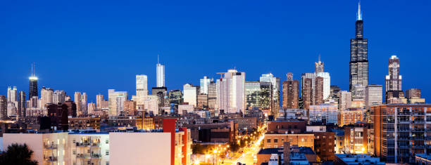 istock Blue evening in Chicago - view from the west side 938171236