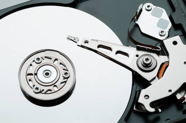 disque dur avec le couvercle ouvert - open harddisk photos et images de collection