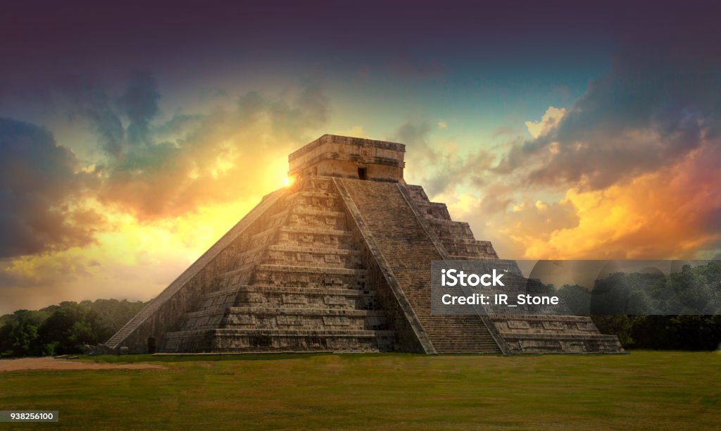 Mexico, Chichen Itza, Yucatán. Mayan pyramid of Kukulcan The Castle Mexico, Chichen Itza, Yucatan. Mayan pyramid of Kukulcan El Castillo Mayan Stock Photo