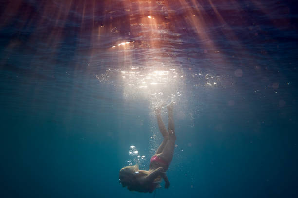 istock Beautiful blondie diving to the ocean floor 938268306