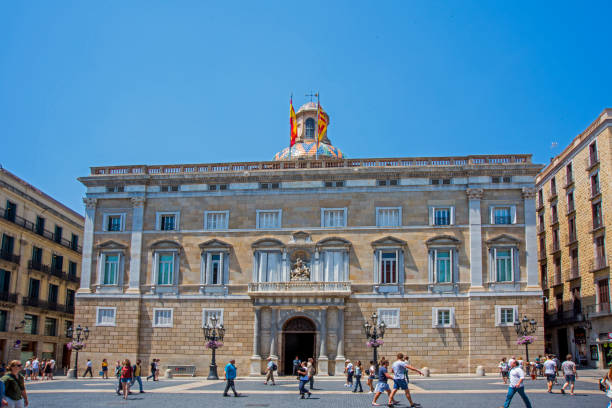 fasada autonomicznego goverment katalonii na placu san jaime - st james way zdjęcia i obrazy z banku zdjęć