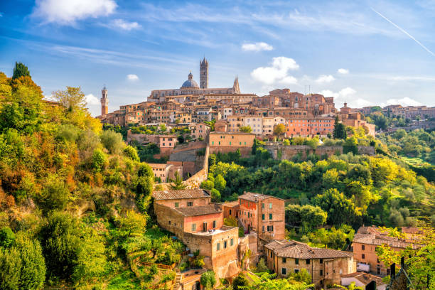 이탈리아에서 시내 시 스카이 라인 - tuscany italy house landscape 뉴스 사진 이미지