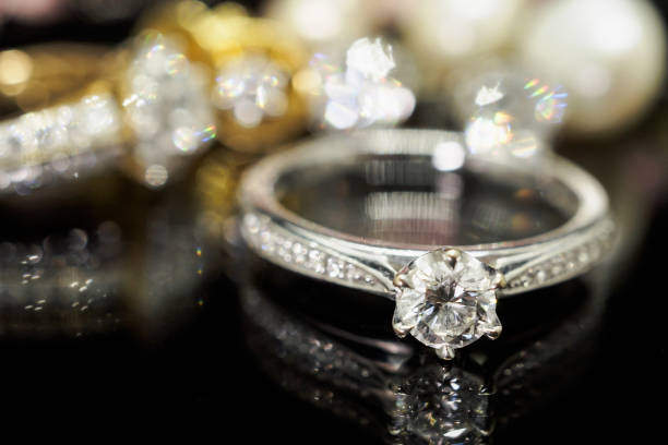 istock Jewelry diamond rings with reflection on black background 938326014