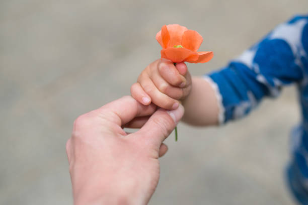 istock Mother and child to hand flowers 938379364