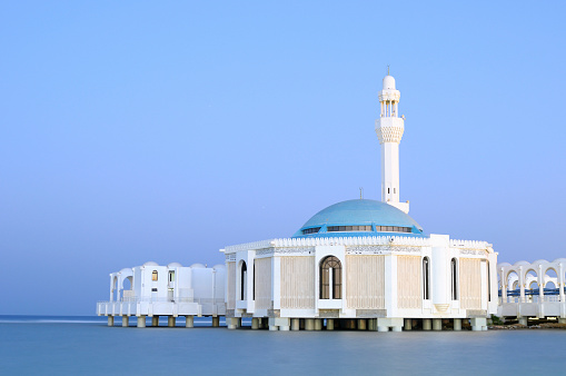 Mezquita flotante al Mar Rojo en Jeaddh, Arabia Saudita photo