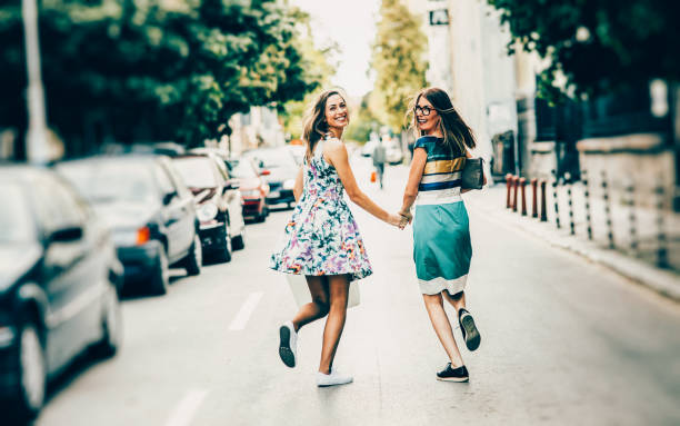 istock Friends in the city 938431488