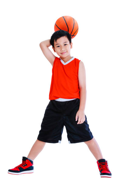 niño asiático con bola en su mano. aislado sobre fondo blanco. - basketball basketball player shoe sports clothing fotografías e imágenes de stock
