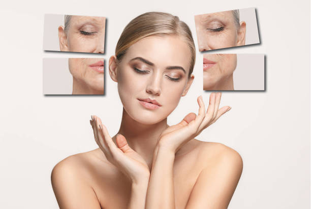 porównanie. portret pięknej kobiety z problemem i czystą skórą, starzenie się i koncepcja młodzieży, zabiegi kosmetyczne - rebellion aging process facial mask beauty treatment zdjęcia i obrazy z banku zdjęć