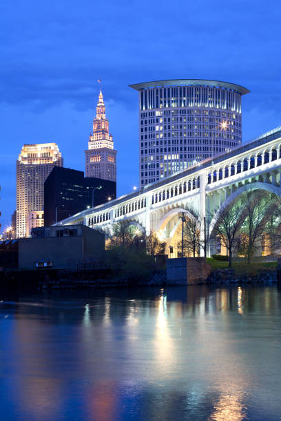 Downtown skyline in Cleveland Downtown skyline, Cleveland, Ohio, USA cuyahoga river photos stock pictures, royalty-free photos & images